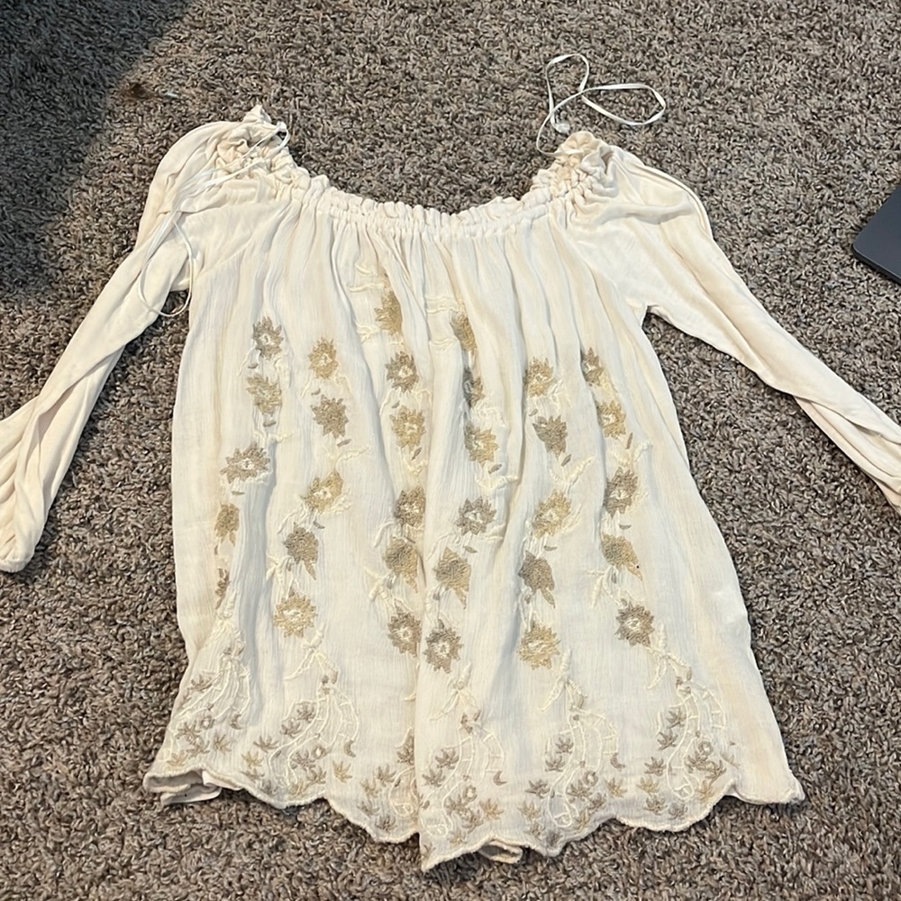 Lucky Brand, Size M, Cream Off the shoulder long sleeve
